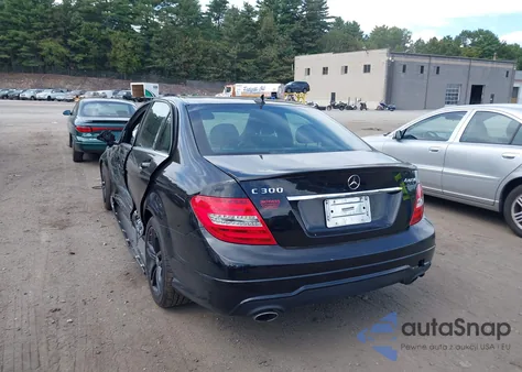 2014 Mercedes-Benz C 300 Sport 4Matic z USA, uszkodzony, nr VIN WDDGF8AB0ER307916